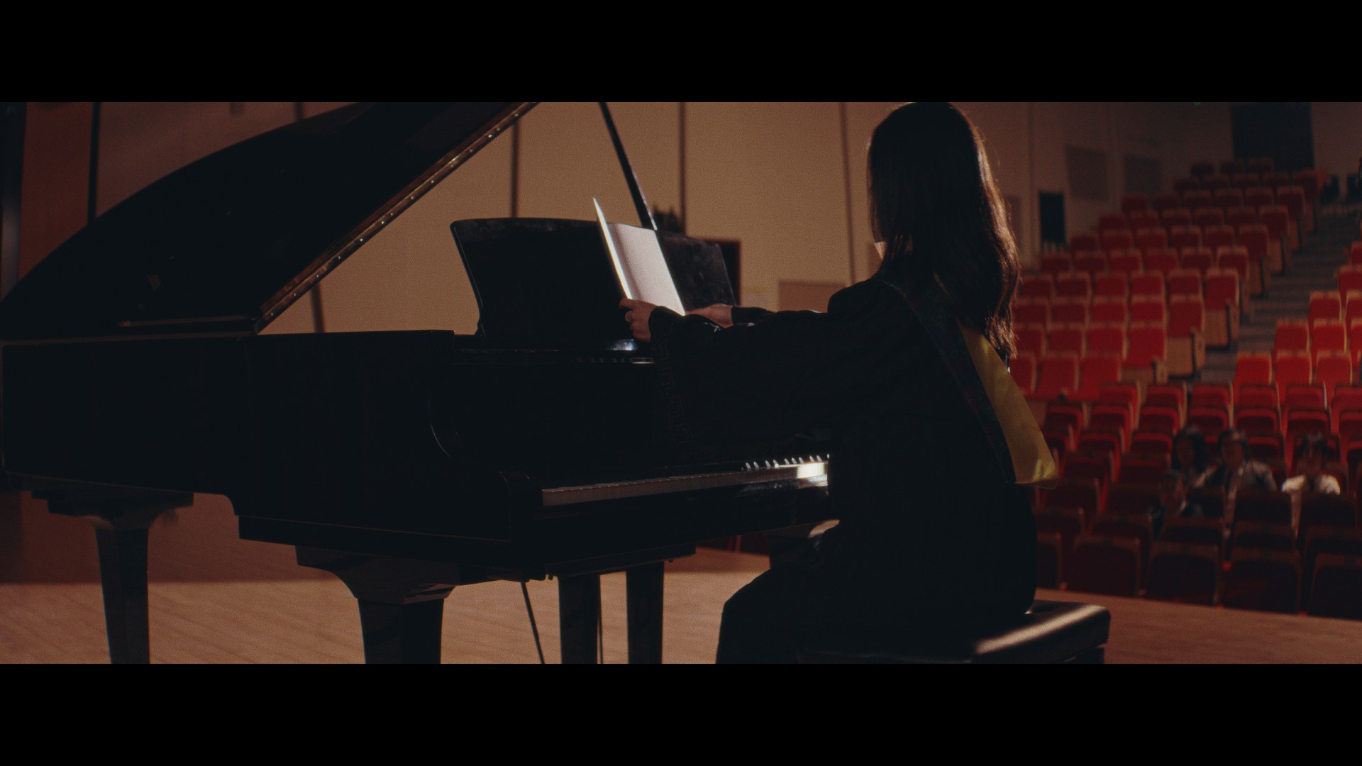 风往何处 — film still 4